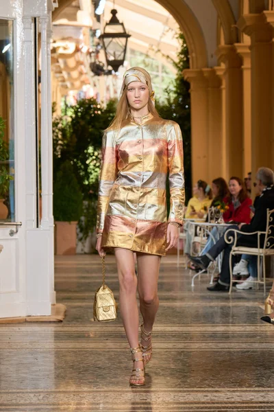 Look 9